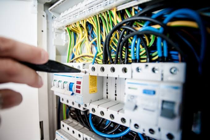 Choosing the Right Electrical Surplus Buyers in Charlotte: Factors to Consider